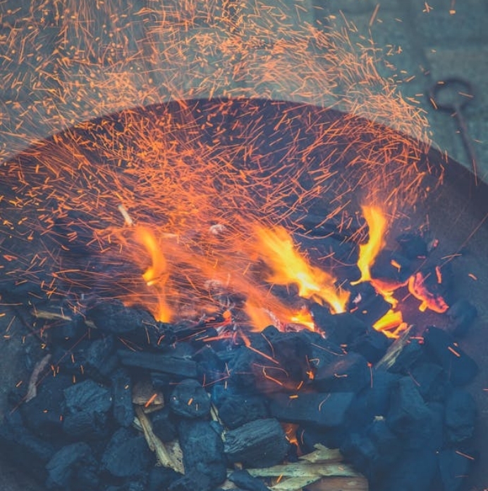 如何调节脱硝催化剂中的氧气浓度？